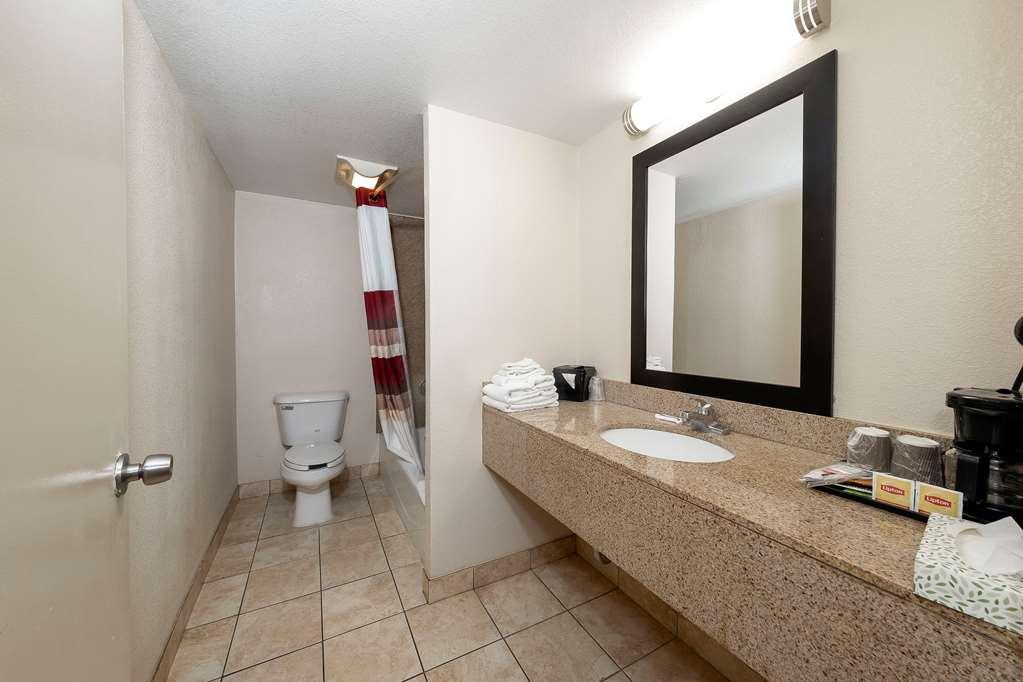 Hometowne Studios By Red Roof Bordentown - Mcguire Afb Room photo